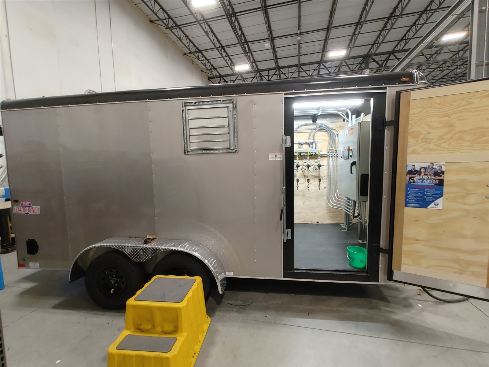 RS4006 — exterior side door