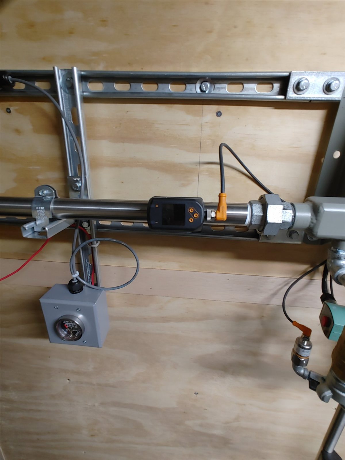 RS4006 — piping manifold