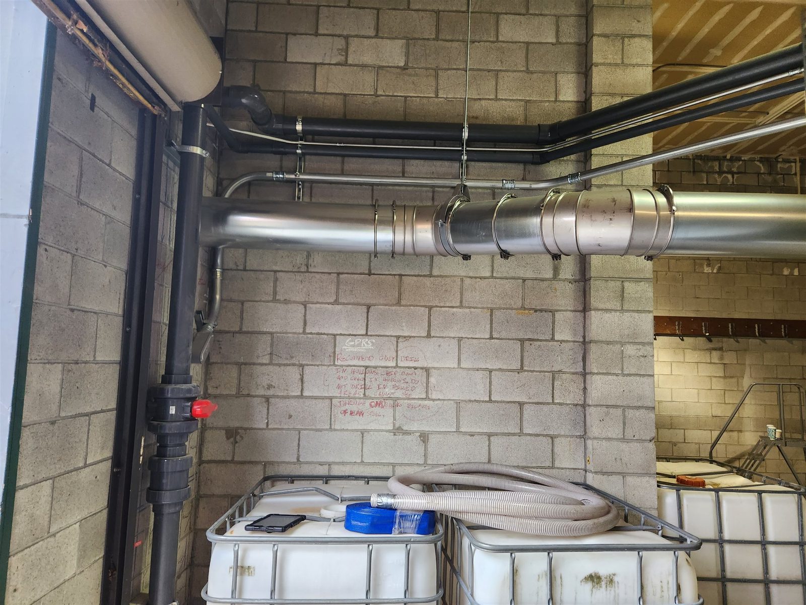 RDPE9000 — tank piping